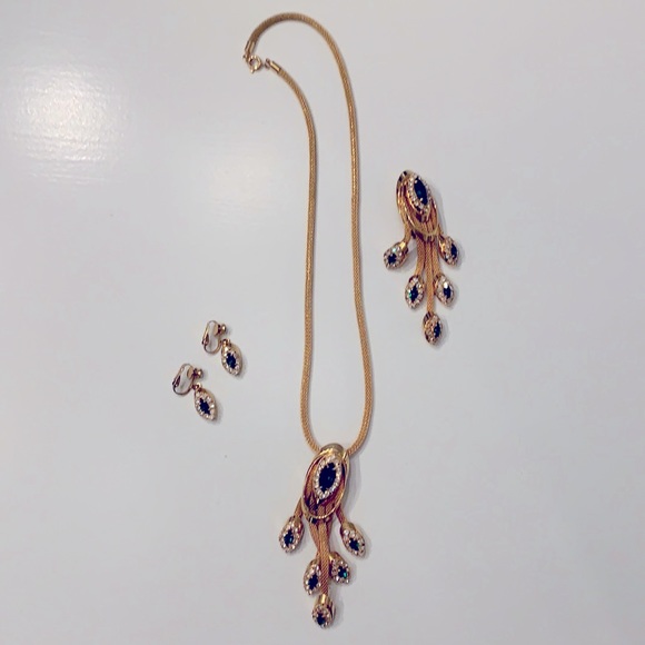 Jewelry - Vintage necklace set from 80’s